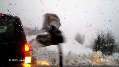 Вылетел из машины под машину