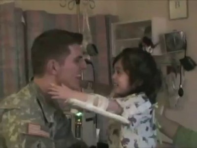  U.S. Soldier Comes Home, Surprises His Daughter in the Hospital 