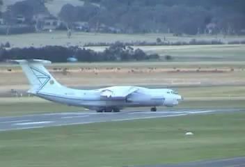 Взлет ИЛ-76 в Австралии с перегрузом.