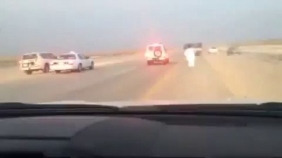 Saudi bystander makes his way inside a runaway truck and stops a pursuit