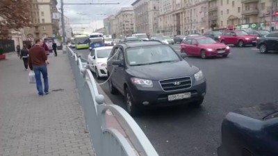 Чувак забил на эвакуаторы в Москве!!!))))