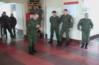 Tecktonik in Russian army Армейские танцы [Russian Army dances]