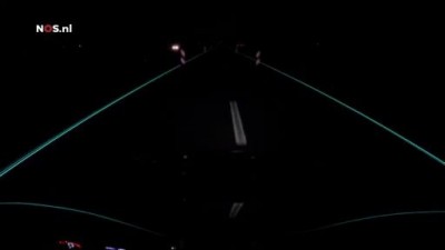 Шоссе со светящейся разметкой