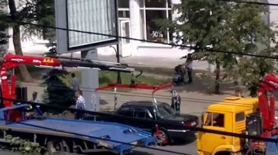 Драка водителя эвакуированной машины с сотрудником ДПС (Челябинск)