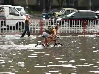 Потоп после дождя в Днепропетровске