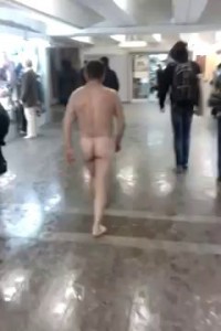 Голый мужик в метро кожуховская