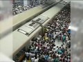 Давка в пекинском метро поразила европейцев