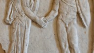 Jason and Medea joining their right hands (dextrarum junctio), a gesture symbolizing marriage.