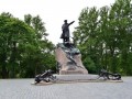 17.Памятник выдающемуся русскому флотоводцу и ученому ?