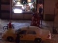 Драка Дедов Морозов в Нью-Йорке