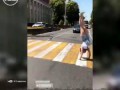 В Ставрополе девушка придумала новый способ переходить дорогу