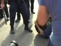 Полиция избивает протестующих