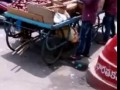 Roadside vendor cheating customer