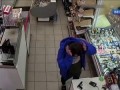 Пьяный грабитель потерял пистолет во время налета на магазин в Химках - Россия 24