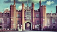 1280px-Hampton_Court_Palace_on_a_January_Afternoon