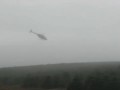 Вертолет грузит елки в грузовики! Невероятное мастество!