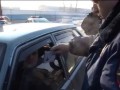 Насмотревшись в интернете роликов про попускалово гаишников, самоуверенный водитель решил покачать п