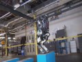 Робот пытается выполнить сальто