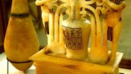 сосуд с эмблемами долголетия и символами двух царств