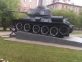Вандалы раскрасили танк - памятник
