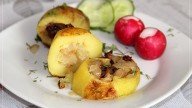 фаршированный луком и грибами