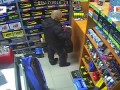 В Екатеринбурге покупатель стащил ароматизатор, пока продавец искал ему нужный товар