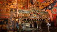 , украшенная резной сенью, над захоронением Василия Бл?