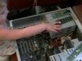 Девочка 2,5 года показывает из чего состоит компьютер