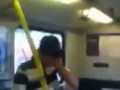 Австралийские вандалы-подростки разукрашивают поезд