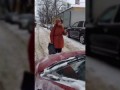 В Воронеже женщина перекрыла дорогу