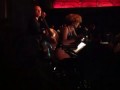 Lady Gaga исполняет джаз в Park Hyatt Tokyo. Бар New York. 2012 год