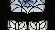 Abu_dhabi,_Moschea_dello_Sceicco_Zayed,_atrio_della_sala_di_preghiera,_vetrata_02