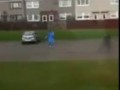 Шотландский лунатик с мачете гоняет полицию